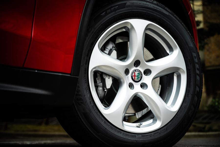Колеса Alfa Romeo Stelvio (949) 2018 года  (JP) (фото 11 из 32)